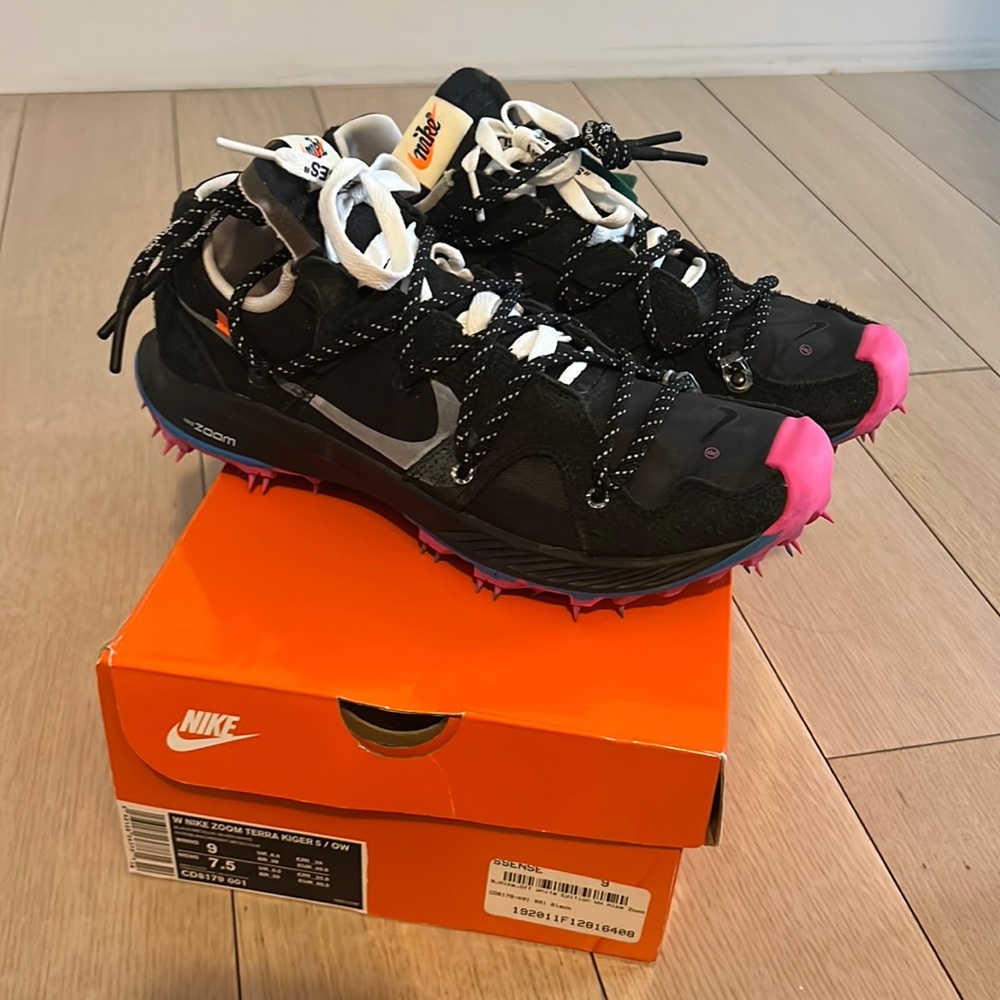 Nike Off-White zoom terra sneakers women’s 9